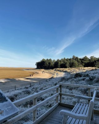 Merry Christmas from Team Love Norfolk. 🤍

I thought I would share one of my favourite photos of my favourite place. 

📍Holkham Beach